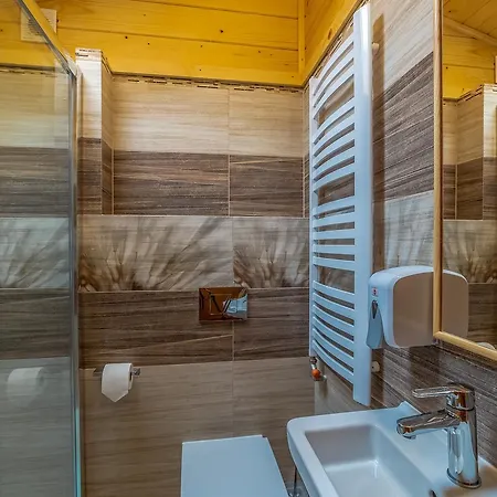 Chalet W Bialce Z Jacuzzi W Ogrodzie